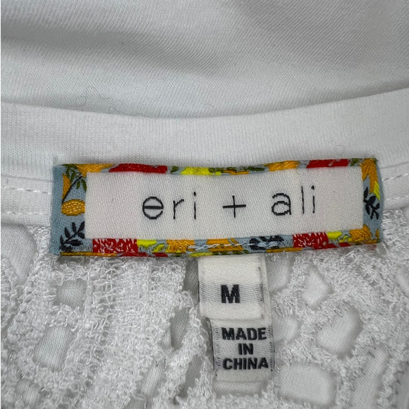 Eri & Ali Blouse in White with Crochet Lace at Neckline Size M - Picture 4 of 6